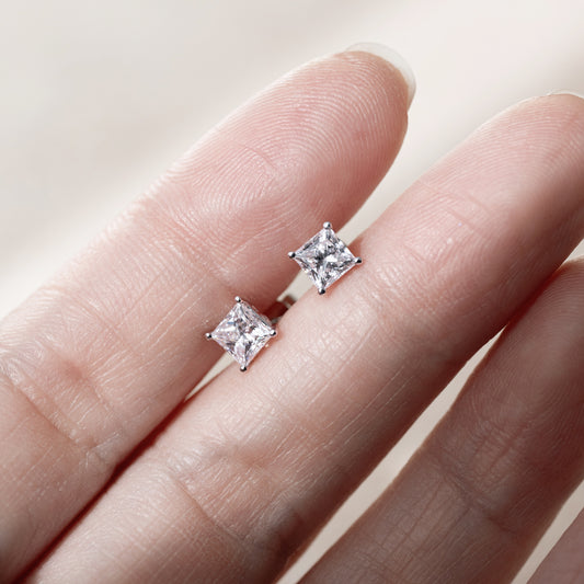 ADORE ME lab-grown diamond stud earring princess cut