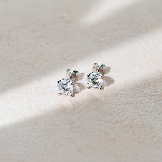 ADORE ME lab-grown diamond stud earring round