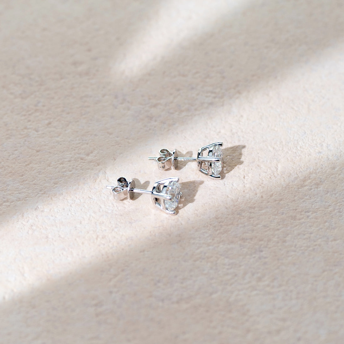 ADORE ME lab-grown diamond stud earring round