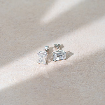 ADORE ME lab-grown diamond stud earring emerald cut