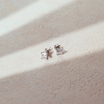 ADORE ME lab-grown diamond stud earring princess cut