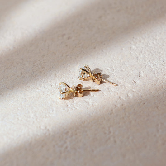 ADORE ME lab-grown diamond stud earring asscher cut